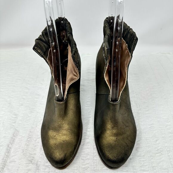 Timberland Gold Wedge Booties- Size 7.5 - Picture 4 of 15